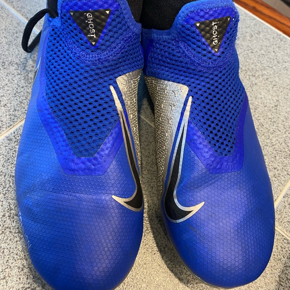 Size 4.5 Nike Phantom soccer cleats